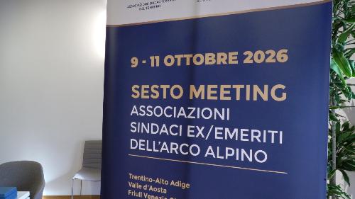 L'intervento dell'assessore regionale alle Finanze Barbara Zilli al sesto meeting dei sindaci emeriti dell'arco alpino.