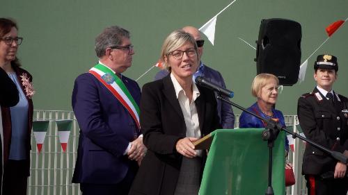 L'assessore regionale alle Finanze Barbara Zilli durante il suo intervento all'inaugurazione della nuova scuola dell'infanzia di Lauzacco.