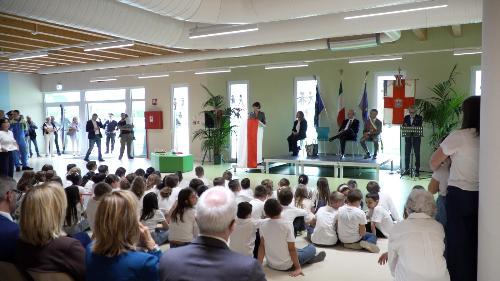 Un momento della cerimonia di inaugurazione della nuova Scuola primaria Syria Poletti di Sacile.