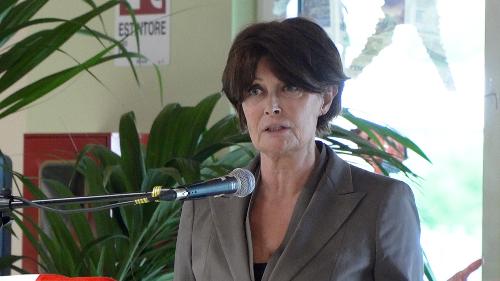 L'assessore regionale Alessia Rosolen durante il suo intervento all'inaugurazione della nuova Scuola primaria Syria Poletti di Sacile.