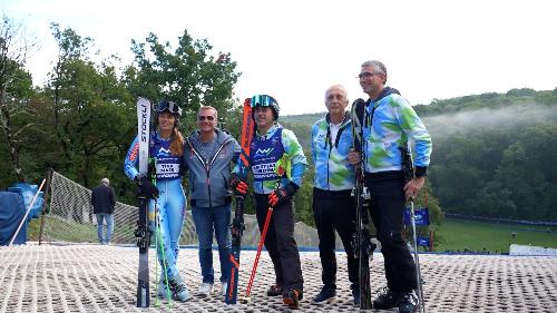 Roberti con Ghedina e Maze, il presidente dello Sci Club 70 Andreassich e il direttore della Barcolana Zecchini