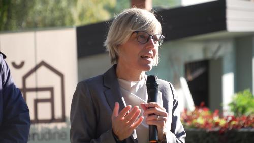 L'assessore regionale alle Finanze Barbara Zilli all'inaugurazione dei nuovi alloggi Ater a Osoppo