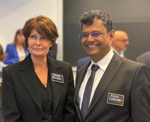 L'assessore Rosolen con il direttore del Centro Internazionale di Fisica Teorica "Abdus Salam" di Trieste Atish Dabholkar.

