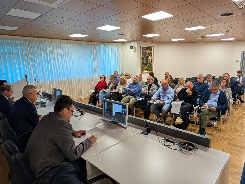 Un momento dell'incontro sulla vertenza Electrolux nella sede della Regione a Udine.