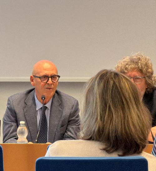 L’assessore al Patrimonio, demanio, servizi generali e sistemi informativi, Sebastiano Callari (al sinistra) all’Infoday sui servizi della Centrale unica di committenza della Regione