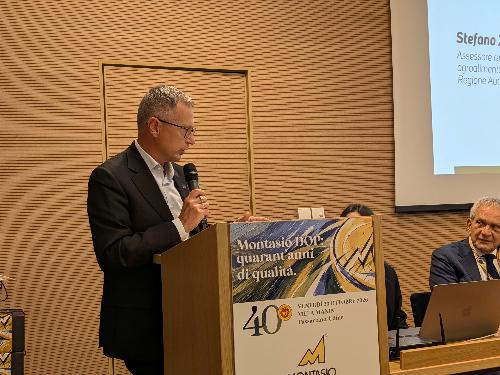 L'assessore regionale Stefano Zannier durante il suo intervento al Primo Forum del Consorzio Montasio per i 40 anni del riconoscimento Dop