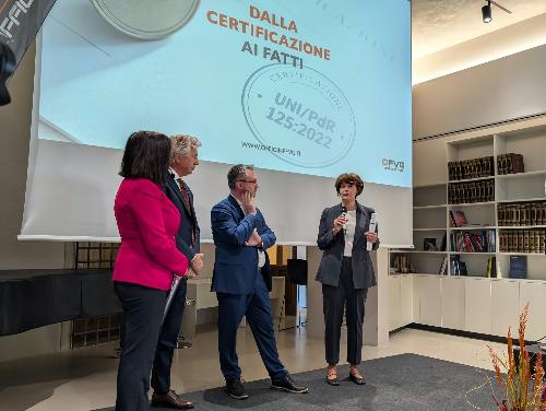 L'intervento dell'assessore regionale Alessia Rosolen, insieme al sindaco di Campoformido Massimiliano Petri e al presidente di Officine FVG Enzo Tulisso.