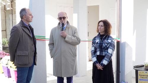 L'assessore Riccardi con il presidente del consorzio Il Mosaico Luca Fontana e la responsabile di Casa Selz Sonia Di Sopra