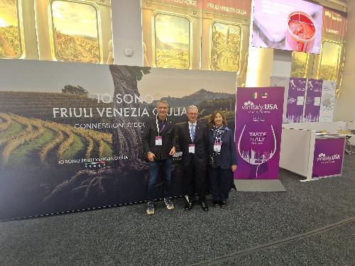 L'assessore regionale alle Risorse agroalimentari, forestali e ittiche, Stefano Zannier, a Vinitaly.USA a New York con il diretttore generale di Ersa Mauro Viti e la funzionaria Ersa, Alessandra Bianchi