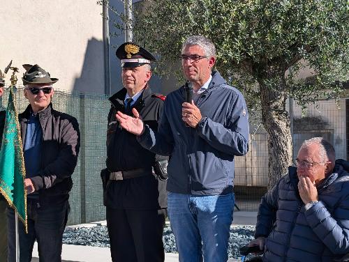 L'assessore regionale Pierpaolo Roberti durante il suo intervento all'inaugurazione della nuova piazza di Cavalicco.