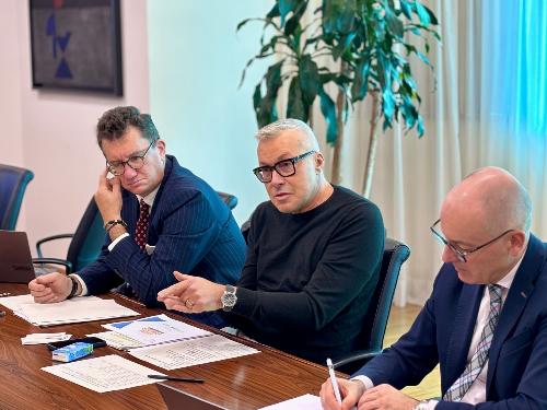 Al centro l'assessore Bini durante l'incontro