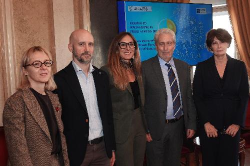 L'assessore regionale al Lavoro, formazione, istruzione, ricerca, università e famiglia, Alessia Rosolen (a destra), all'evento "Ricerca e innovazione in Friuli Venezia Giulia - Forza e potenzialità nell'Horizon Europe di oggi e di domani"