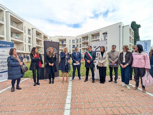 Un momento dell'intervento dell'assessore Cristina Amirante alla presenza delle autorità  e dei rappresentanti di Ater Udine.