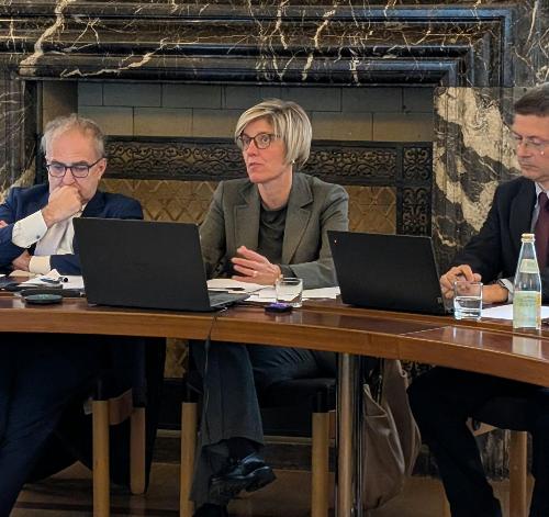 L'assessore regionale alle Finanze Barbara Zilli durante il suo intervento alla riunione del Consiglio di amministrazione di TEC4I FVG - Friuli Innovazione.