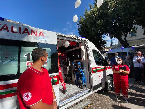 L'ambulanza donata al Comitato di Monfalcone della Croce Rossa 