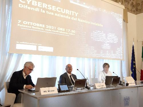 L'assessore ai Sistemi informativi Sebatiano Callari durante l'incontro di oggi a Udine