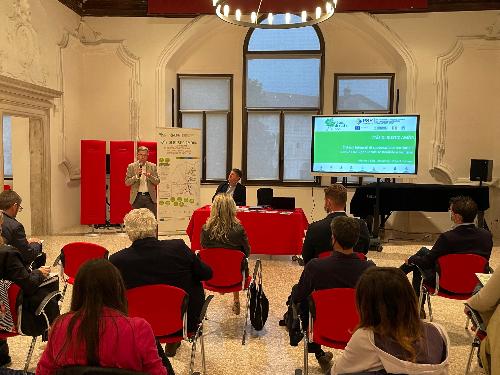 L'assessore regionale alle Risorse agroalimentari e forestali, Stefano Zannier, alla presentazione del progetto 'Pais di rustic amour', a Spilimbergo