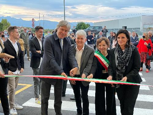 L'assessore regionale alle Attività produttive, Sergio Emidio Bini, all'inaugurazione della show room dell'azienda Martinel, a Zoppola.