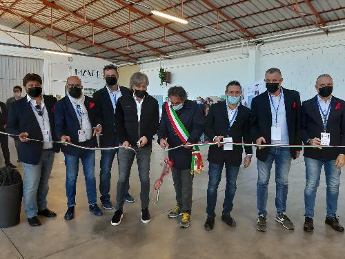 L’assessore regionale alle Attività produttive e turismo, Sergio Emidio Bini, all’inaugurazione a Villotta di Chions del nuovo atelier artigianale della Maarmo - 9 ottobre 2021