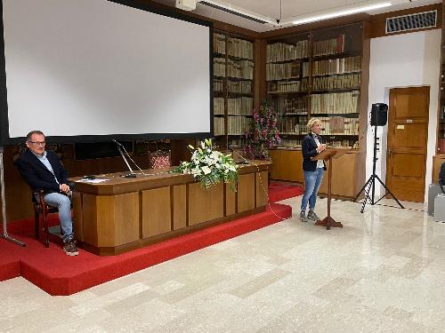 L'intervento dell'assessore regionale alle Finanze, Barbara Zilli, a Gemona, alla presentazione del progetto 'Sulle orme di Sant'Antonio'.