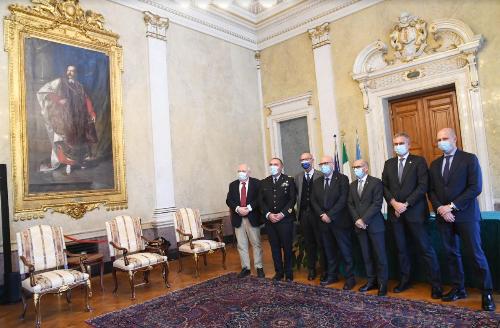 Foto di gruppo alla fine della firma del protocollo