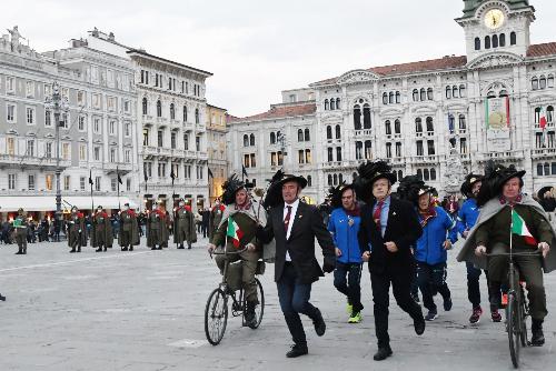 Bersaglieri in piazza dell'Unità d'Italia a Trieste in occasione del solenne ammainabandiera del 26 ottobre