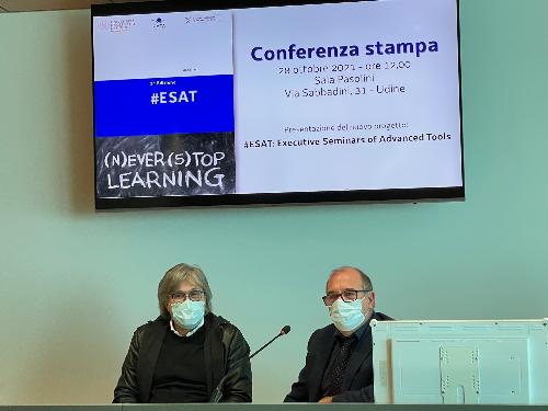 L'assessore regionale alle Attività produttive Sergio Emidio Bini nel corso della conferenza stampa odierna