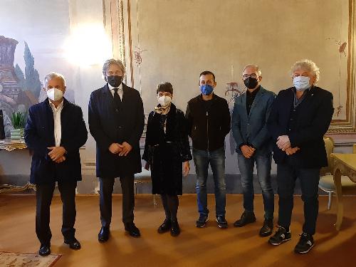 L'assessore regionale alle Attività produttive e turismo Sergio Emidio Bini con il sindaco del Comune di Cividale del Friuli Daniela Bernardi e gli amministratori locali - Cividale del Friuli, 2 novembre 2021