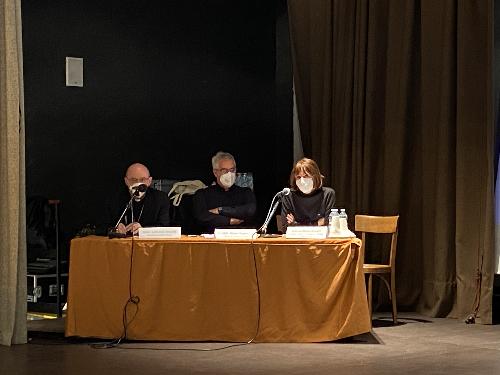 L’assessore regionale a Lavoro, formazione, istruzione, ricerca, università e famiglia Alessia Rosolen, durante il convegno "Lotta alla povertà: costruire insieme strategie di contrasto".