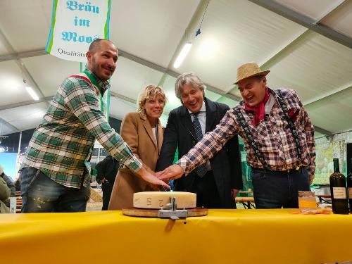 L'assessore regionale Barbara Zilli assieme all'assessore regionale Sergio Emidio Bini e al sindaco di Gemona del Friuli Roberto Revelant