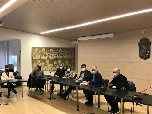 Il vicegovernatore del Friuli Venezia Giulia con delega alla Salute, Riccardo Riccardi, all'evento nella sala consiliare E.Feruglio a Feletto Umberto alla cerimonia per festeggiare i 15 anni dalla costituzione della sede della farmacia comunale di Tavagnacco e un anno di quella di Feletto Umberto. 

