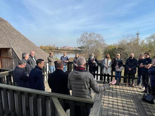 Gli assessori regionali alle Risorse agroalimentari e forestali con delega alle aree protette Stefano Zannier e alle Infrastrutture e territorio Graziano Pizzimenti al Centro visite della Riserva naturale Valle Canal Novo.