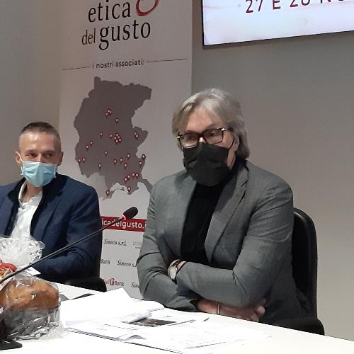 L'assessore regionale alle Attività produttive Sergio Emidio Bini alla presentazione della manifestazione "Tutti con le mani in pasta" nel palazzo della Regione a Udine