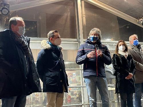 L'assessore regionale alle Attività produttive e al Turismo, Sergio Emidio Bini, ha aperto a Lignano Sabbiadoro il Villaggio del Natale inaugurando anche il grande Presepe di sabbia. 