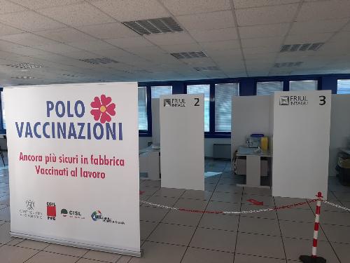 Il padiglione della zona industriale di Pordenone che disloca  otto postazioni