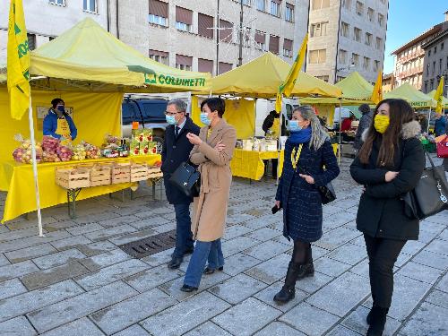 L'assessore regionale alle Risorse agroalimentari e forestali, Stefano Zannier, a Udine, alla presentazione  dell'ndagine di Coldiretti FVG su giovani e agricoltura, nel corso dell'evento, alla consegna della ricerca e invisita al mercatino 'Campagna Amica'. 