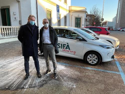 L'assessore regionale alla Difesa dell'ambiente, energia e sviluppo sostenibile, Fabio Scoccimarro, alla inaugurazione del nuovo servizio di car sharing a Udine.