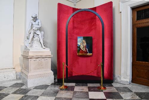 La Madonna con Bambino di Cima da Conegliano, esposta per l'iniziativa culturale "Un tesoro sconosciuto in un palazzo da scoprire" nell'atrio del Palazzo delal Regione a Trieste