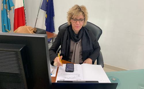 L'intervento dell'assessore alle Finanze Barbara Zilli durante il videcollegamento con il ministro Mara Carfagna