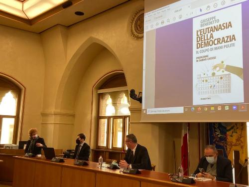 L'intervento dell'assessore regionale alla Cultura Tiziana Gibelli nel corso della presentazione del libro di Giuseppe Benedetto in Municipio a Pordenone