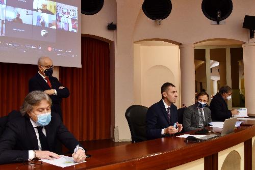 Il governatore Fedriga interviene in occasione della sigla della lettera d’intenti per la costituzione del distretto commerciale di Pordenone nell'auditorium della Regione.