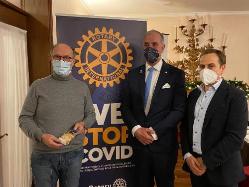 Il vicegovernatore con delega alla Salute Riccardo Riccardi all'incontro organizzato dal Distretto 2060 del Rotary Friuli Venezia Giulia Trentino alto Adige Sudtirol e Veneto per fare il punto della situazione della campagna "We stop Covid".