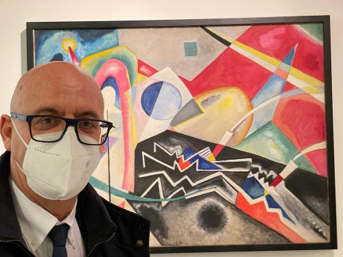 L'assessore regionale al Patrimonio, Sebastiano Callari, ha inaugurato a Monfalcone la mostra 'Punto linea e superficie Kandinsky e le avanguardie'.