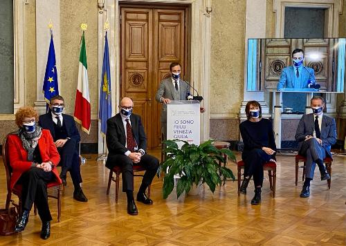 Il governatore del Friuli Venezia Giulia Massimiliano Fedriga durante la conferenza stampa di fine anno.