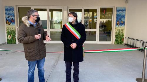 L'assessore Roberti e il sindaco Bottecchia all'inaugurazione della Scuola primaria di Fanna.