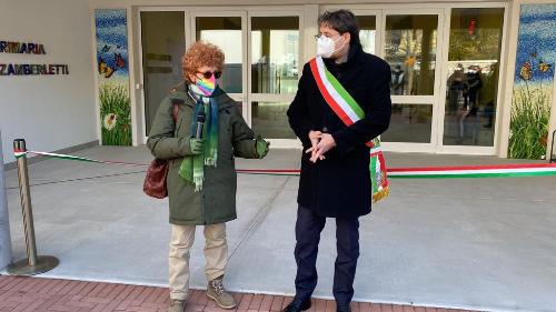 L'assessore Gibelli e il sindaco Bottecchia all'inaugurazione della Scuola primaria di Fanna.