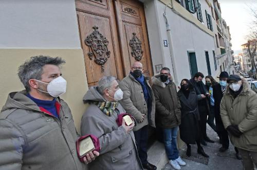 In Salita al Promontorio 19 sono state installate le ultime due pietre d’inciampo per ricordare Elisa e Vittorio Hering.