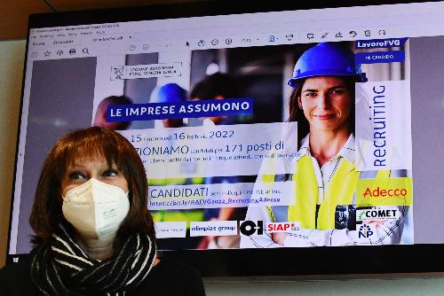 L'assessore regionale al Lavoro, formazione, istruzione, ricerca, università e famiglia, Alessia Rosolen, alla presentazione del 'recruiting day' per 171 posti di lavoro nel pordenonese.