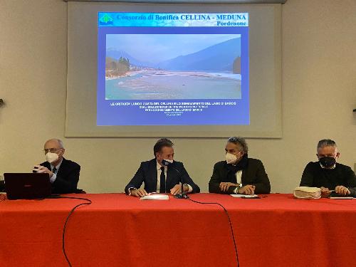 L'intervento dell'assessore regionale alla Difesa dell'ambiente Fabio Scoccimarro durante l'incontro svoltosi a Montereale Valcellina
