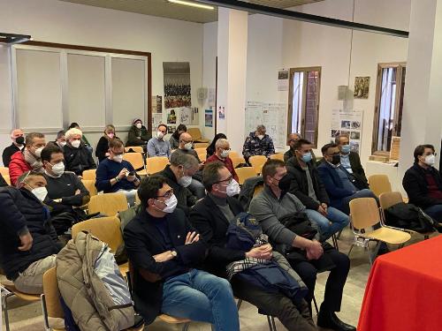 I sindaci presenti all'incontro svoltosi a Montereale per l'illustrazione dello studio con le possibili alternative sullo sghiaiamento del lago di Barcis